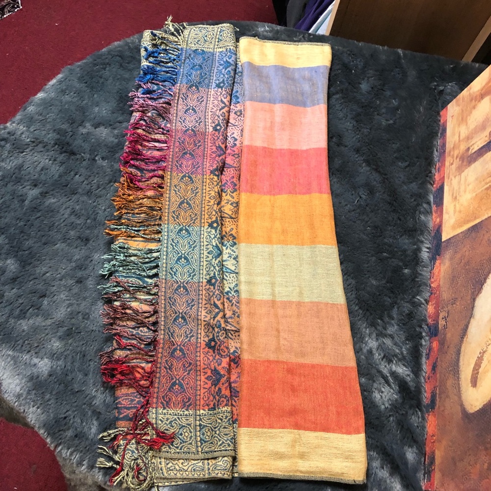 Beautiful Reversible Scarf - Picture 7 of 8
